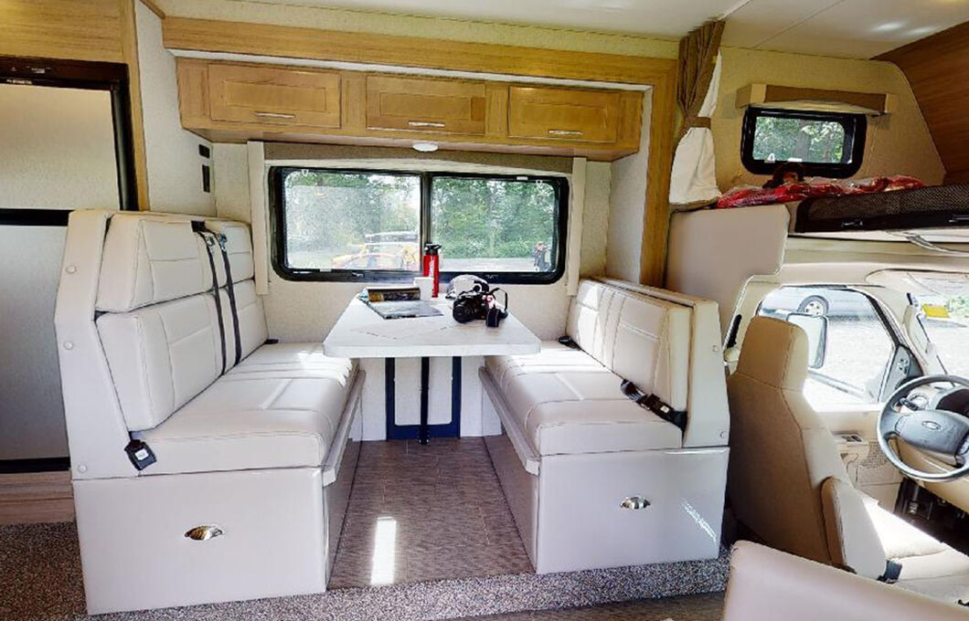 Class C Motorhome-Large (C-Large), , hi-res image number 10